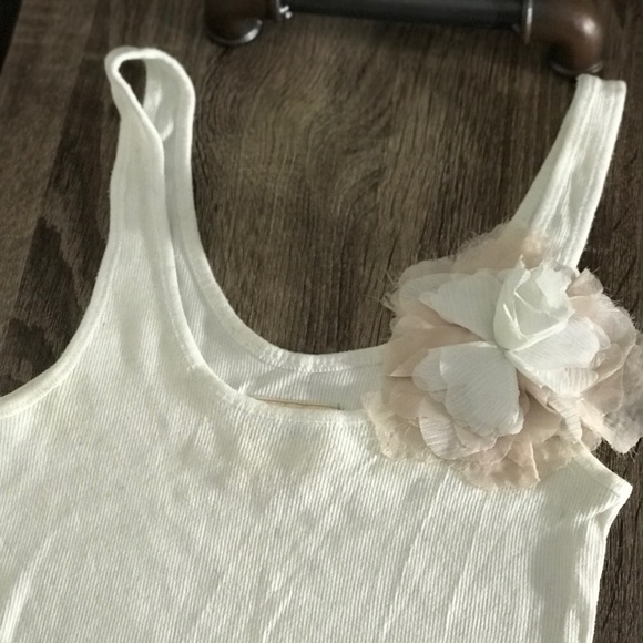 HCo - 2ct assorted style - Racerback women’s ribbed tank top - medium - Picture 2 of 4